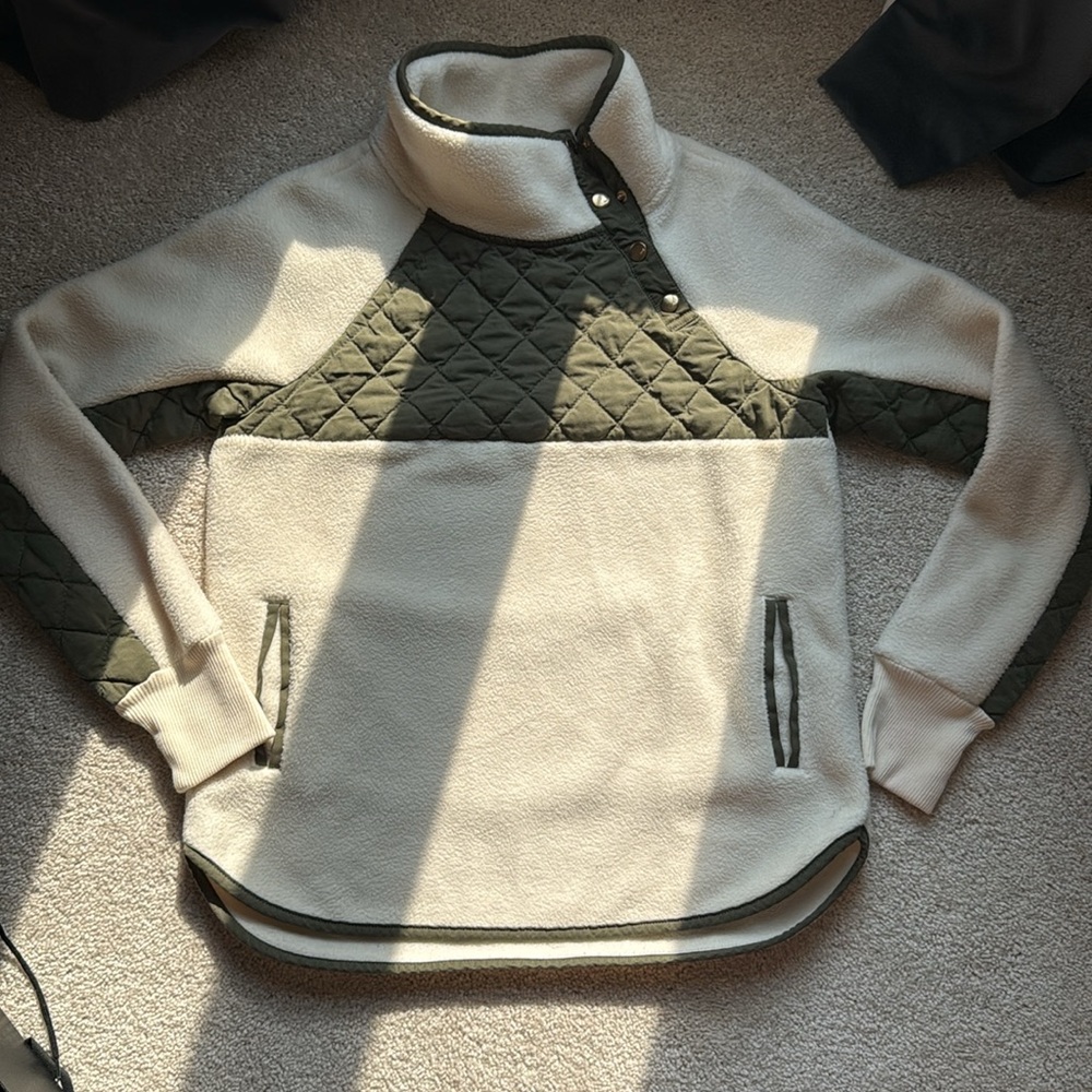 ABERCROMBIE & FITCH Country quilted fleece sweater